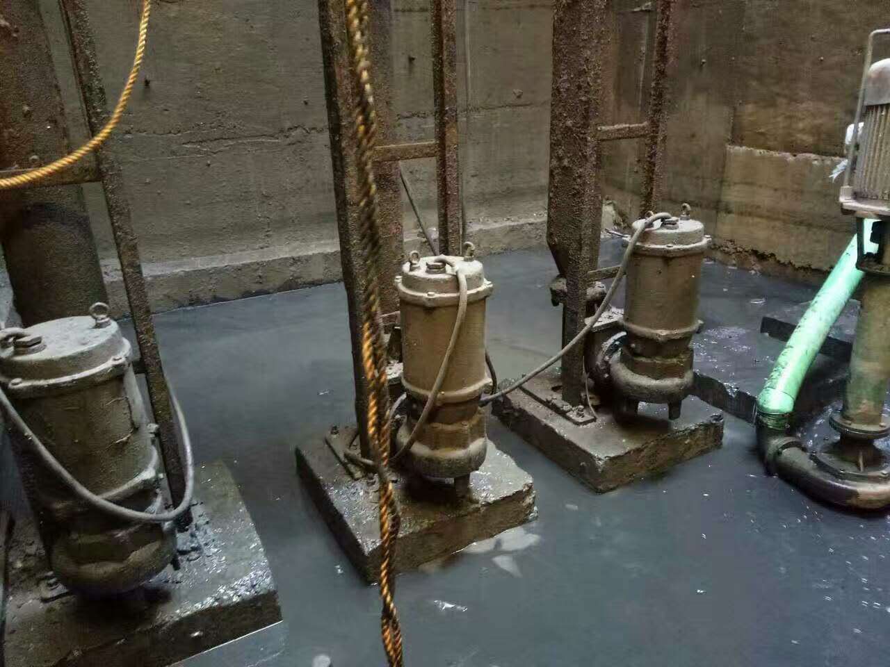 岚山污水池清理